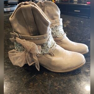 Stylish Tan Boots with Embellished Straps